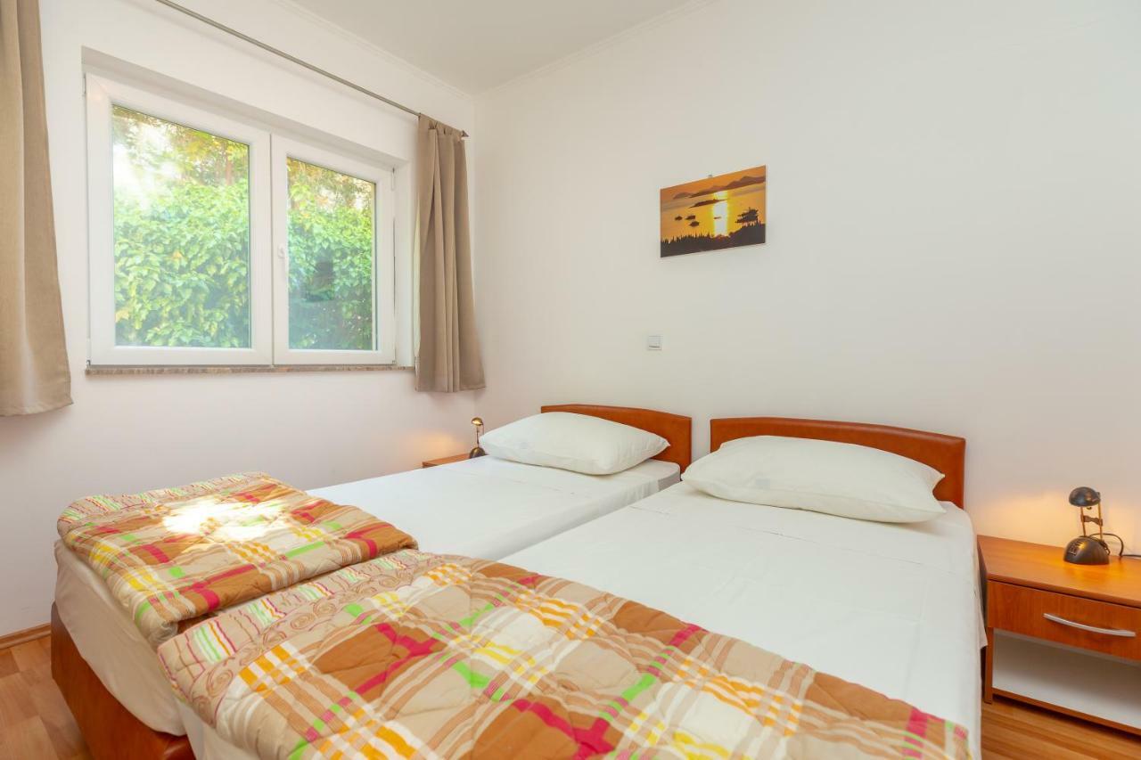קאבטאט Apartments Vesna מראה חיצוני תמונה