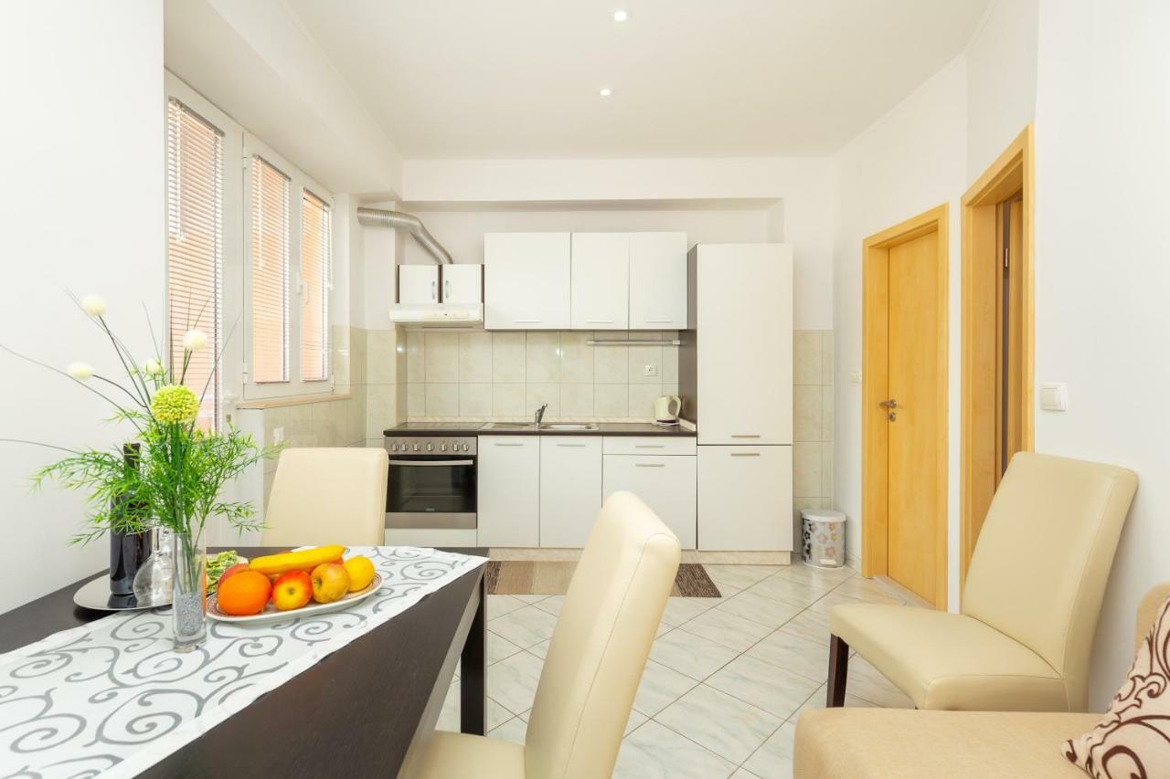 קאבטאט Apartments Vesna מראה חיצוני תמונה