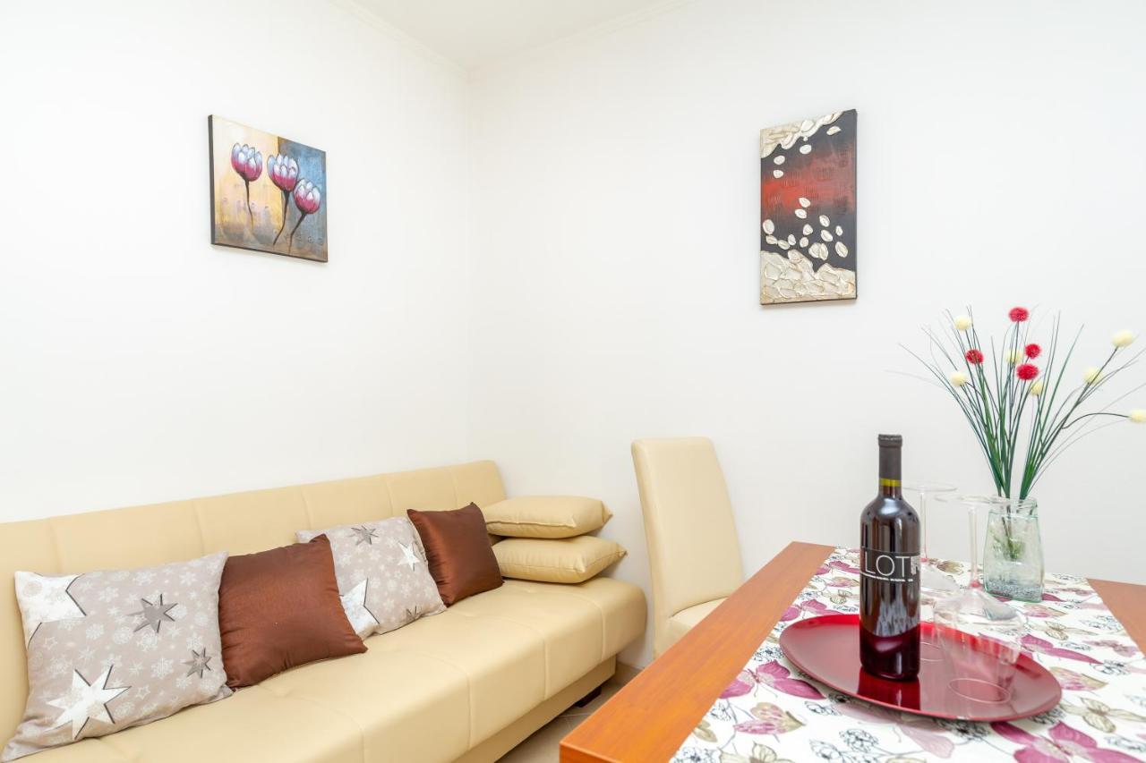 קאבטאט Apartments Vesna מראה חיצוני תמונה