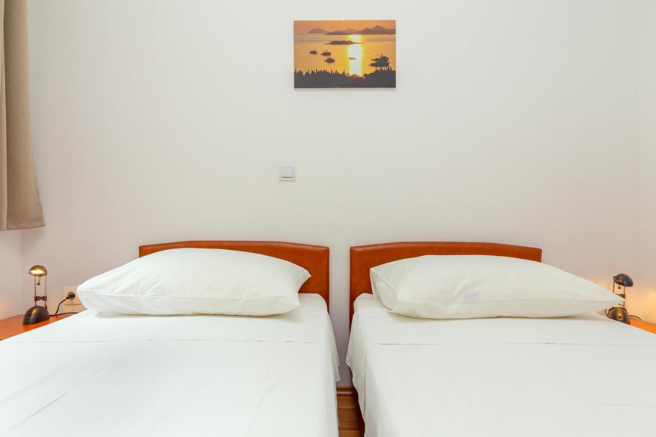 קאבטאט Apartments Vesna מראה חיצוני תמונה