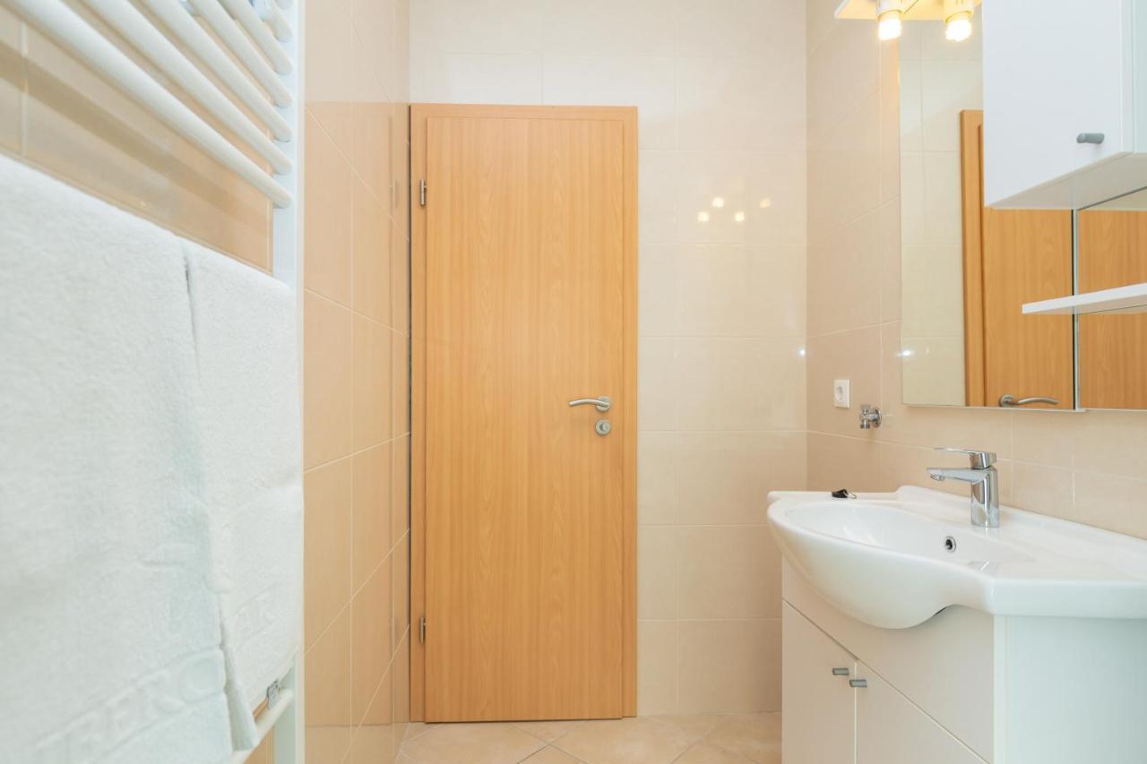 קאבטאט Apartments Vesna מראה חיצוני תמונה